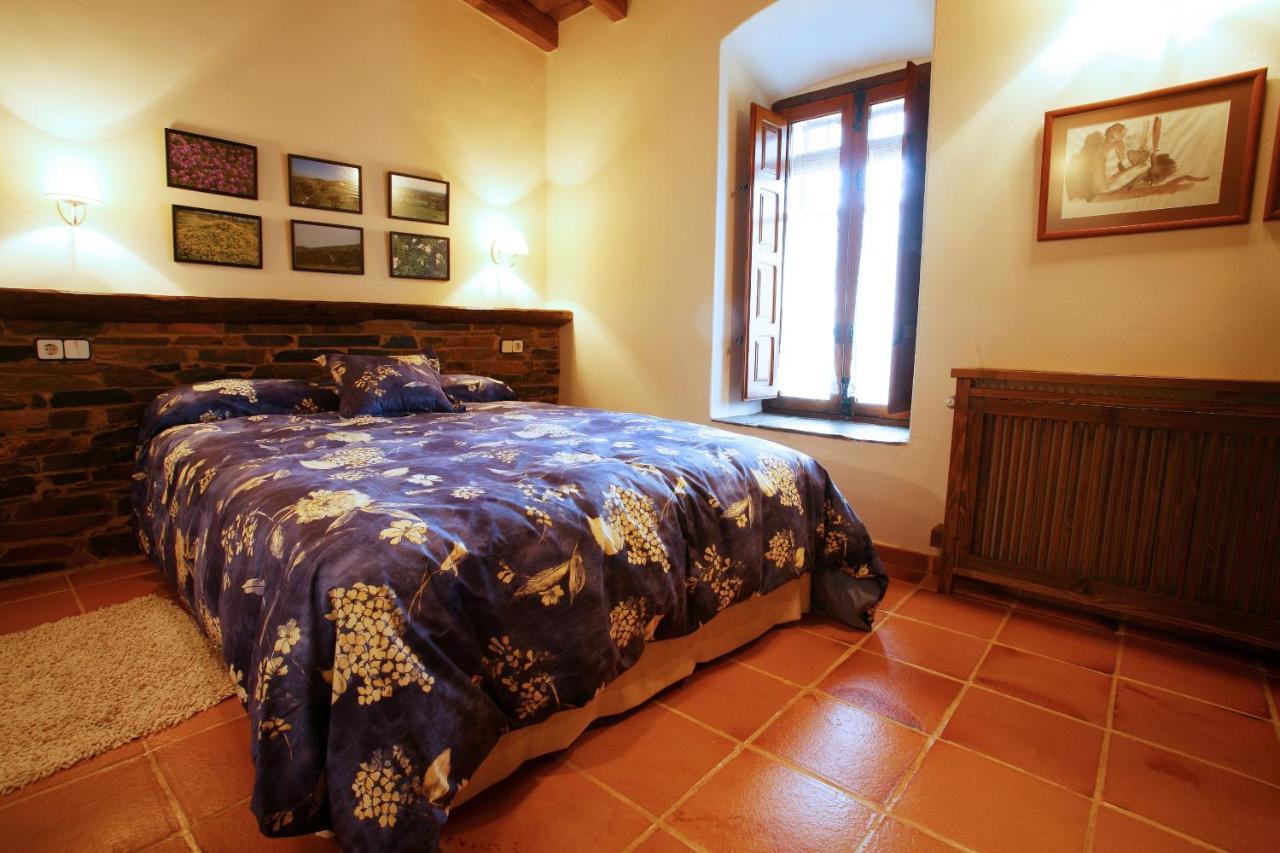 Torrejón el Rubio Palacio Viejo De Las Corchuelas מראה חיצוני תמונה