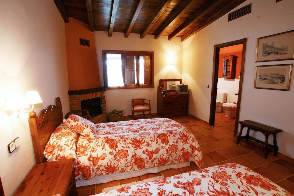 Torrejón el Rubio Palacio Viejo De Las Corchuelas חדר תמונה
