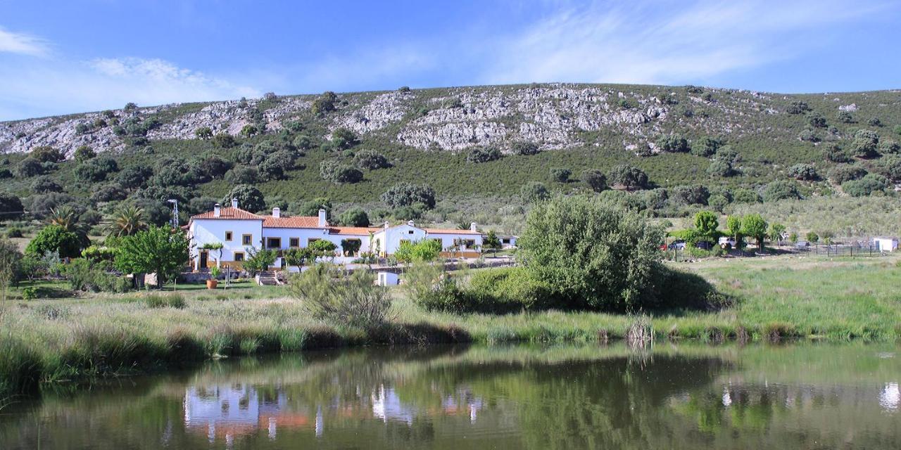 Torrejón el Rubio Palacio Viejo De Las Corchuelas מראה חיצוני תמונה