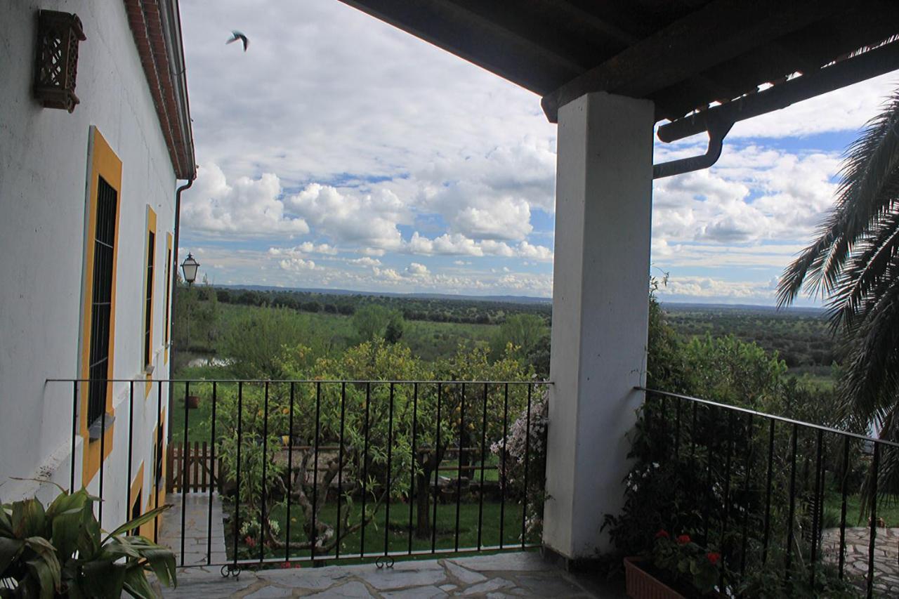 Torrejón el Rubio Palacio Viejo De Las Corchuelas מראה חיצוני תמונה